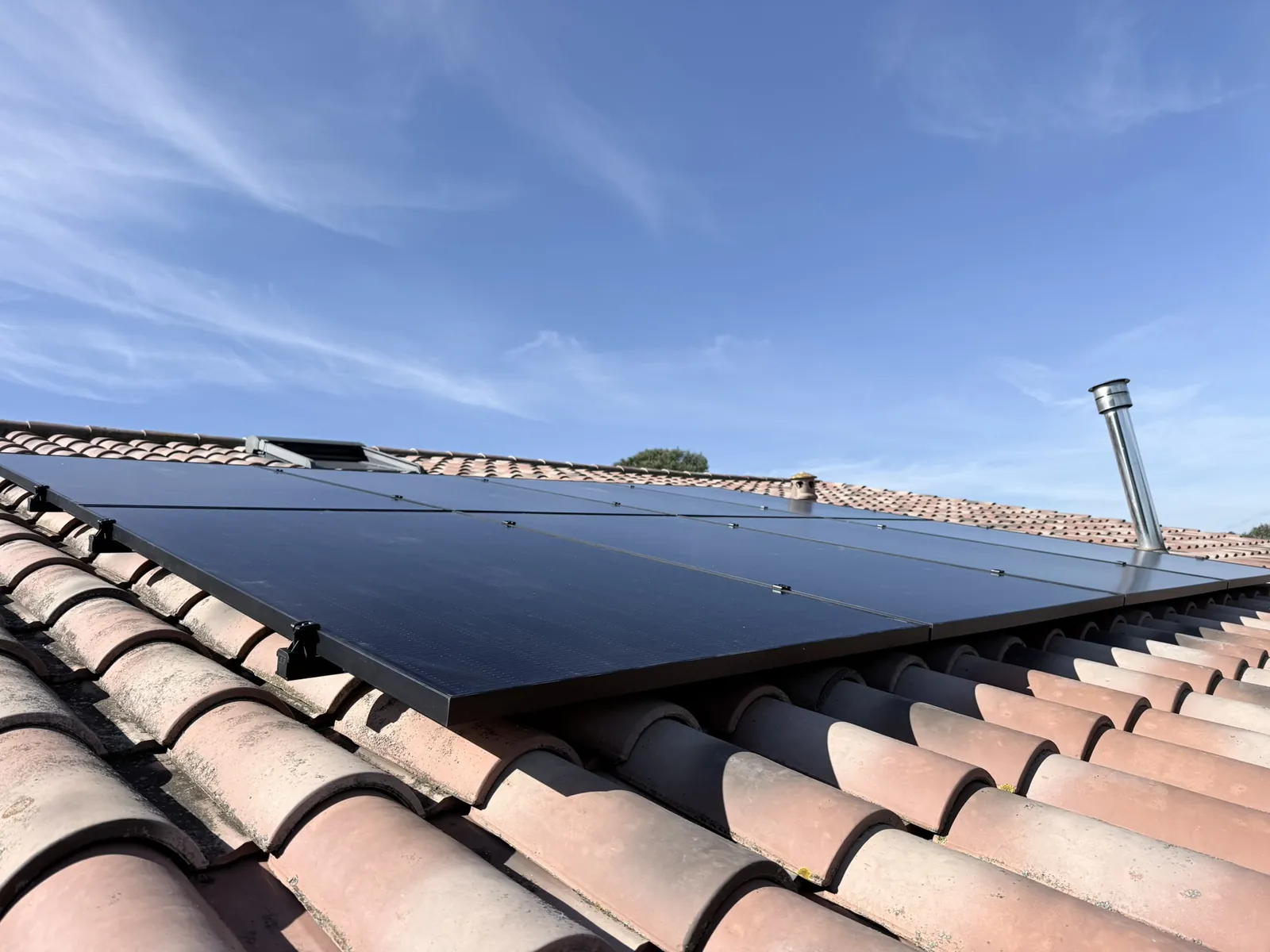 Installation de panneaux photovoltaïques sur une toiture