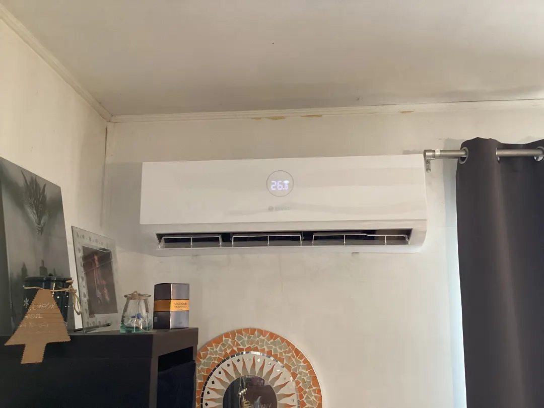Climatisation Bosch installée dans un salon